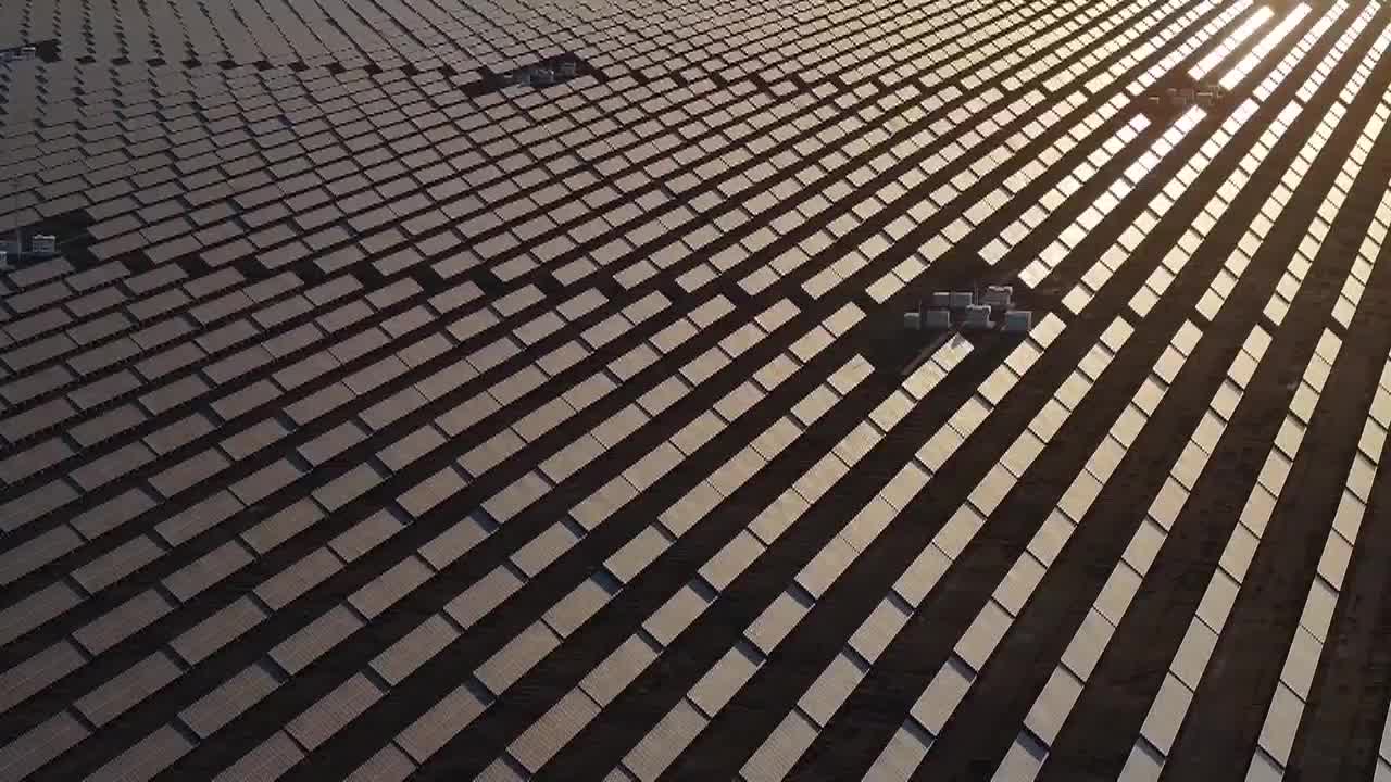 8501724_(0046-0152沉陷區披光伏 戈壁綠電送萬家 - 截图6