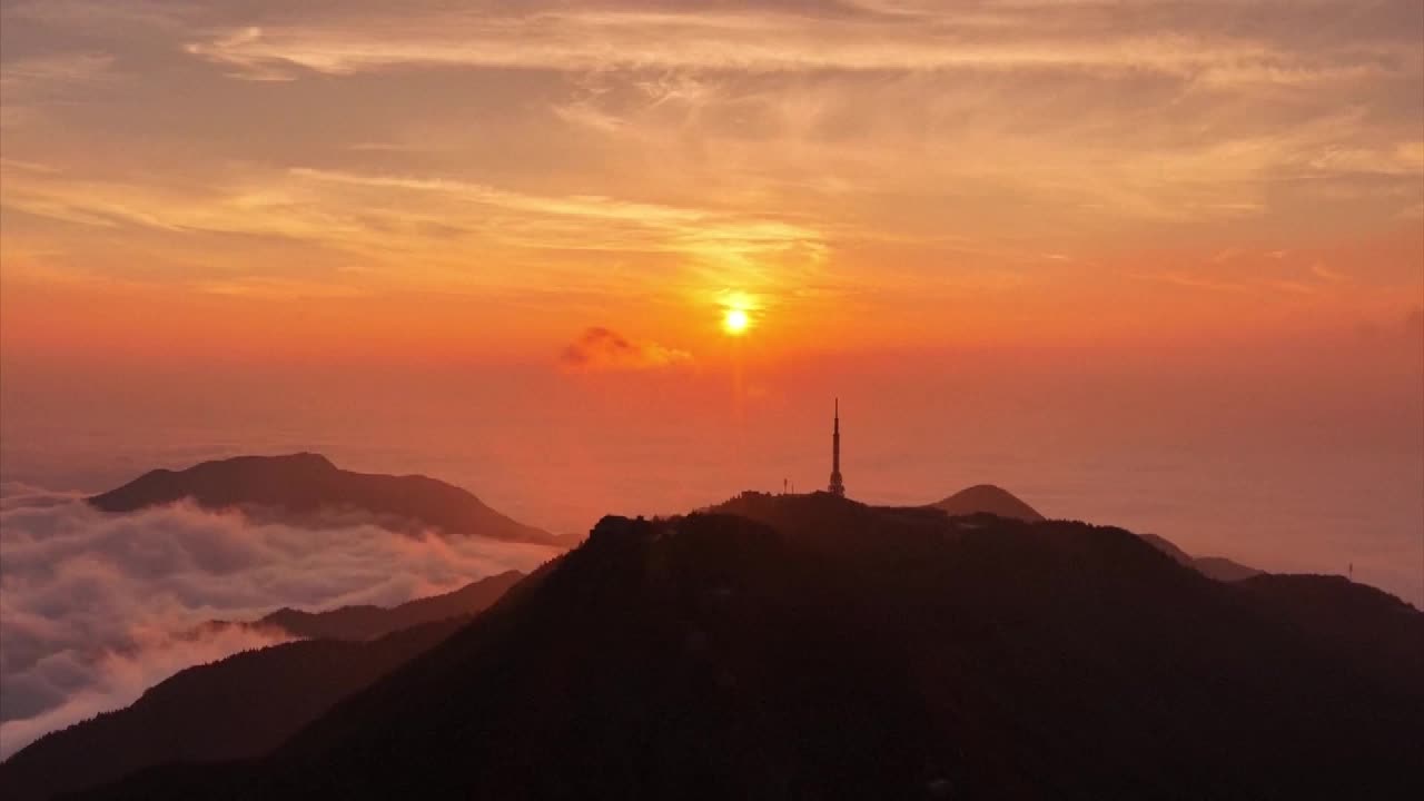 8503337_湖南衡山日出 雲海秋色醉人.mp4 - 截图6