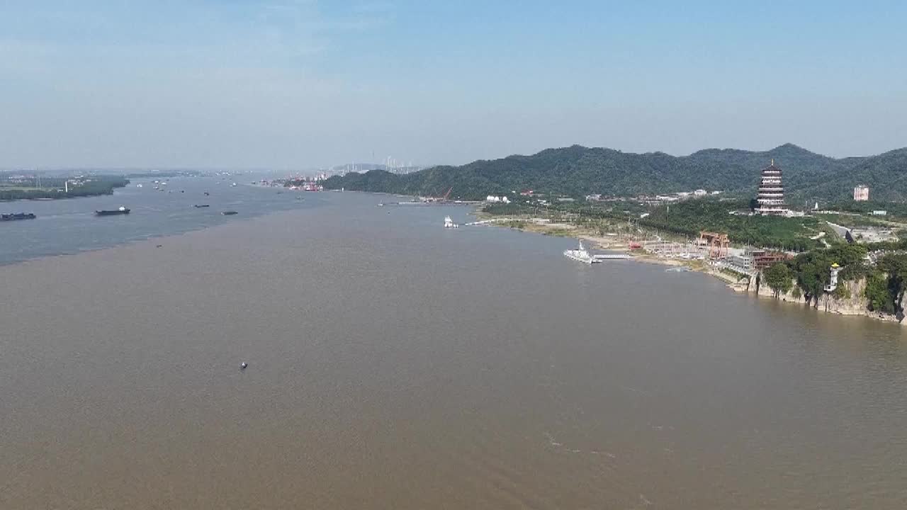 8499510_鄱陽湖江交匯 兩色奇景倒轉 - 截图1
