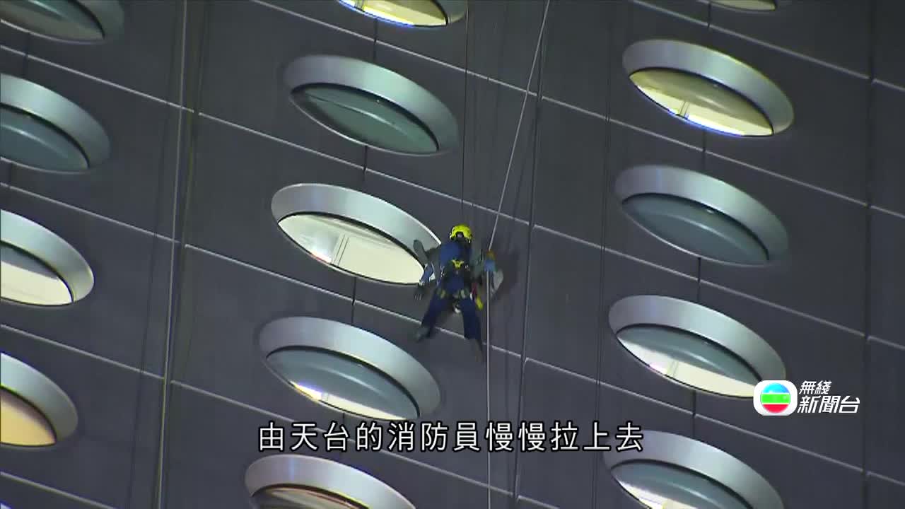 Photo: TVB Two Workers Rescued After Platform Plummets Down Jardine House Facade