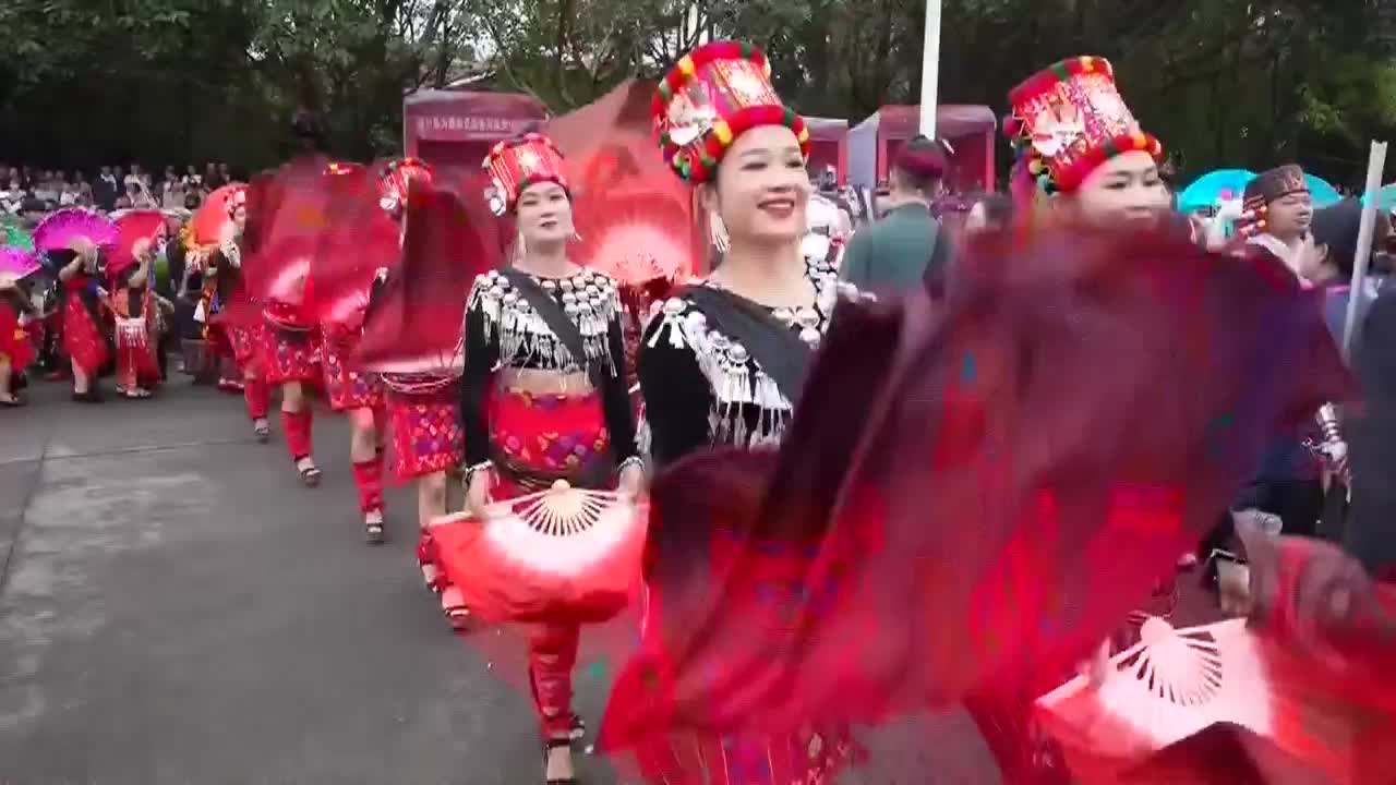 8501873_雲南目瑙縱歌 萬人共舞慶節 - 截图5