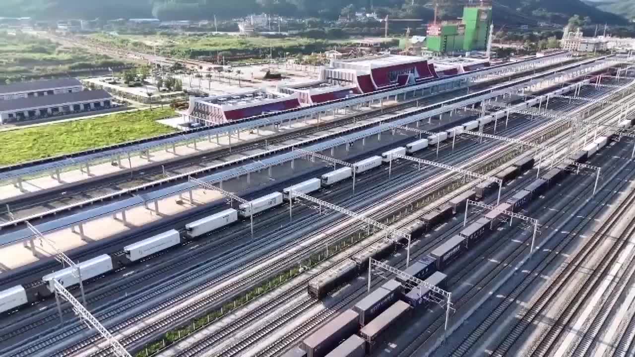 8499850_中國外貿首八月 增長一成七 - 截图1