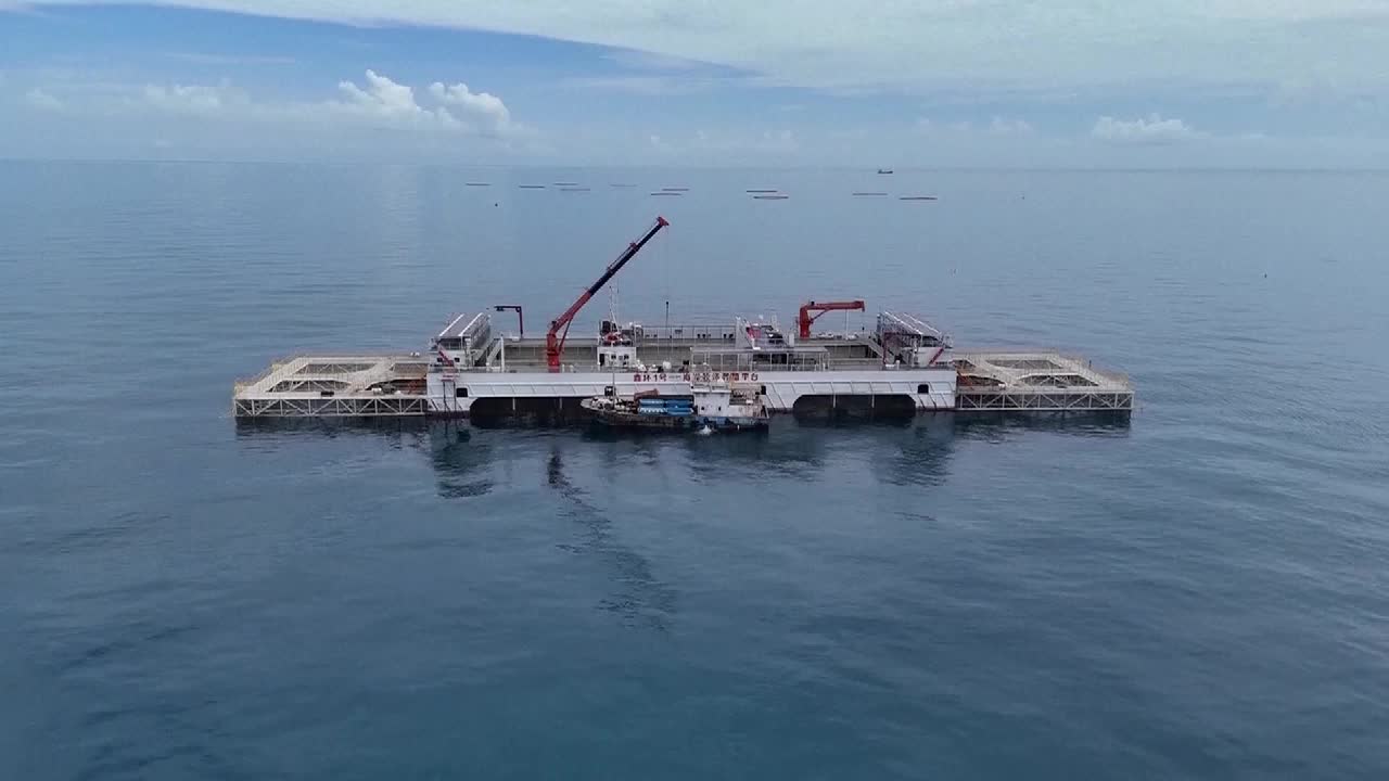 8484505_最大半潛養魚平台海南投運 俯瞰神州 - 截图1