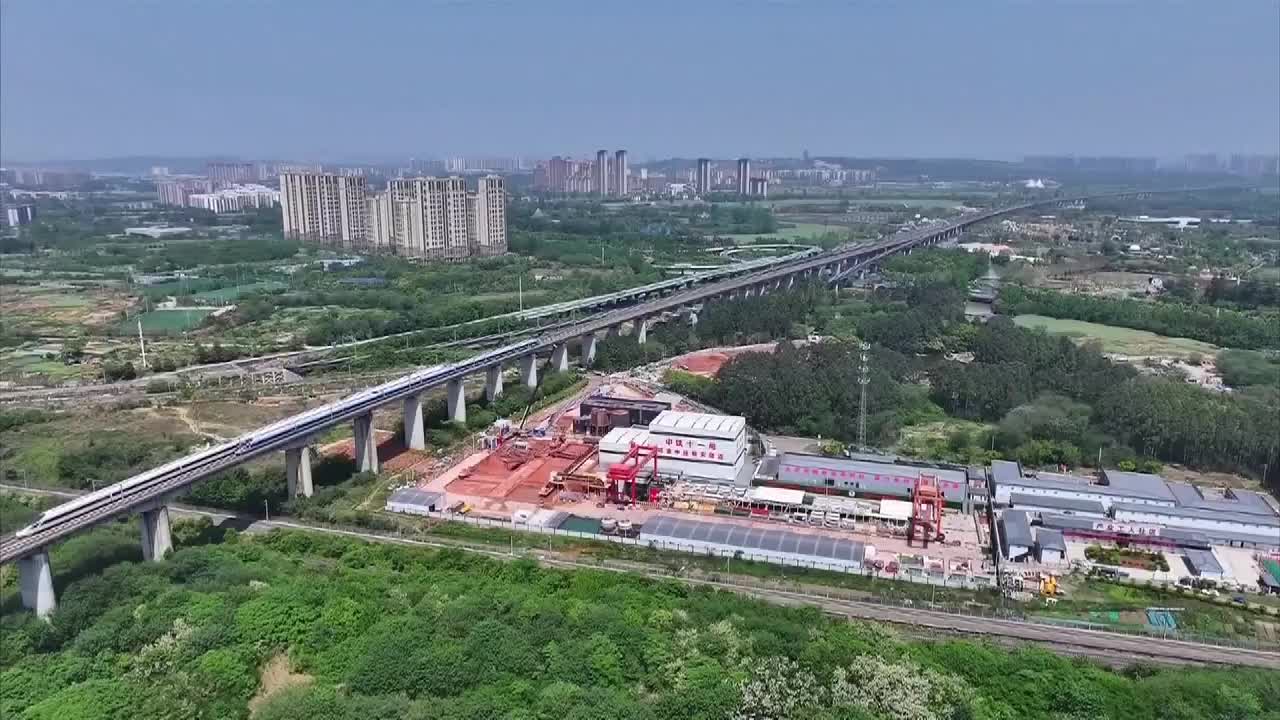 8495542_成渝高鐵鋪電網 工程邁進一步 - 截图5